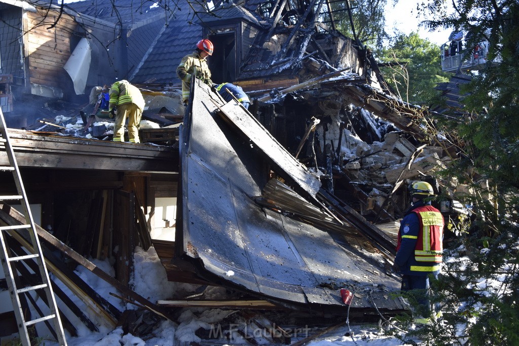 Grossfeuer Einfamilienhaus Siegburg Muehlengrabenstr P1260.JPG - Miklos Laubert